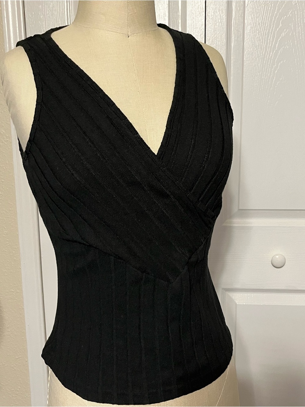 SHEIN Black Sleeveless V-Neck Ribbed Blouse Size Medium